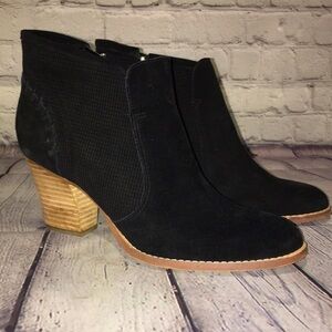 Marc Fisher 9M black suede heeled booties at